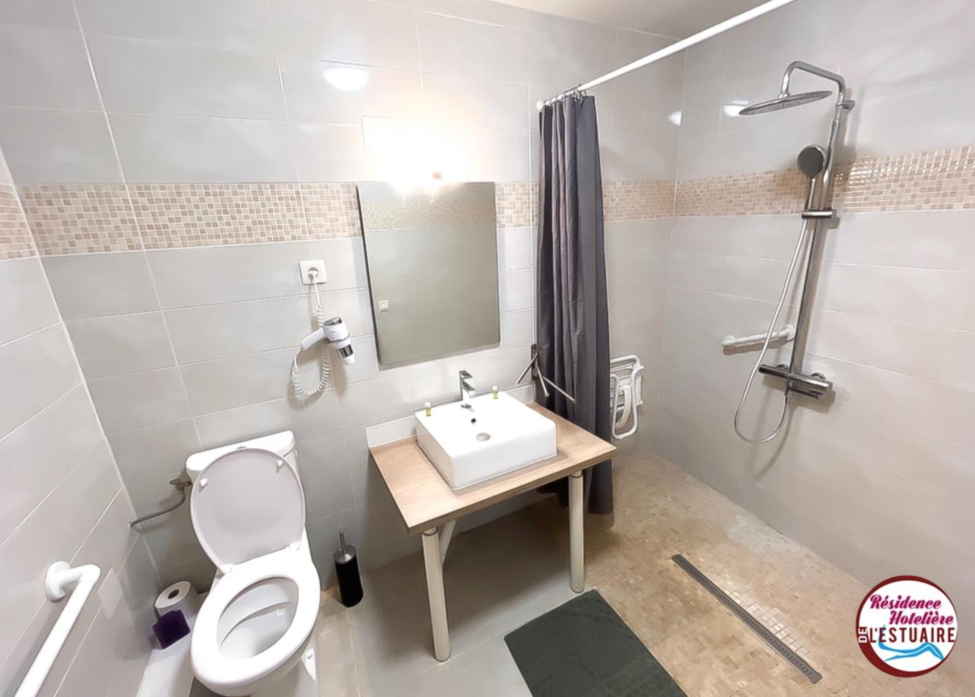 Residence Hoteliere De L'Estuaire Хавър Екстериор снимка